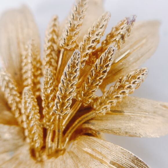 VTG Signed BSK Gold Tone Wheat and Lily Brooch, Mid-Century Floral Pin, 50s 60s - Picture 4 of 8